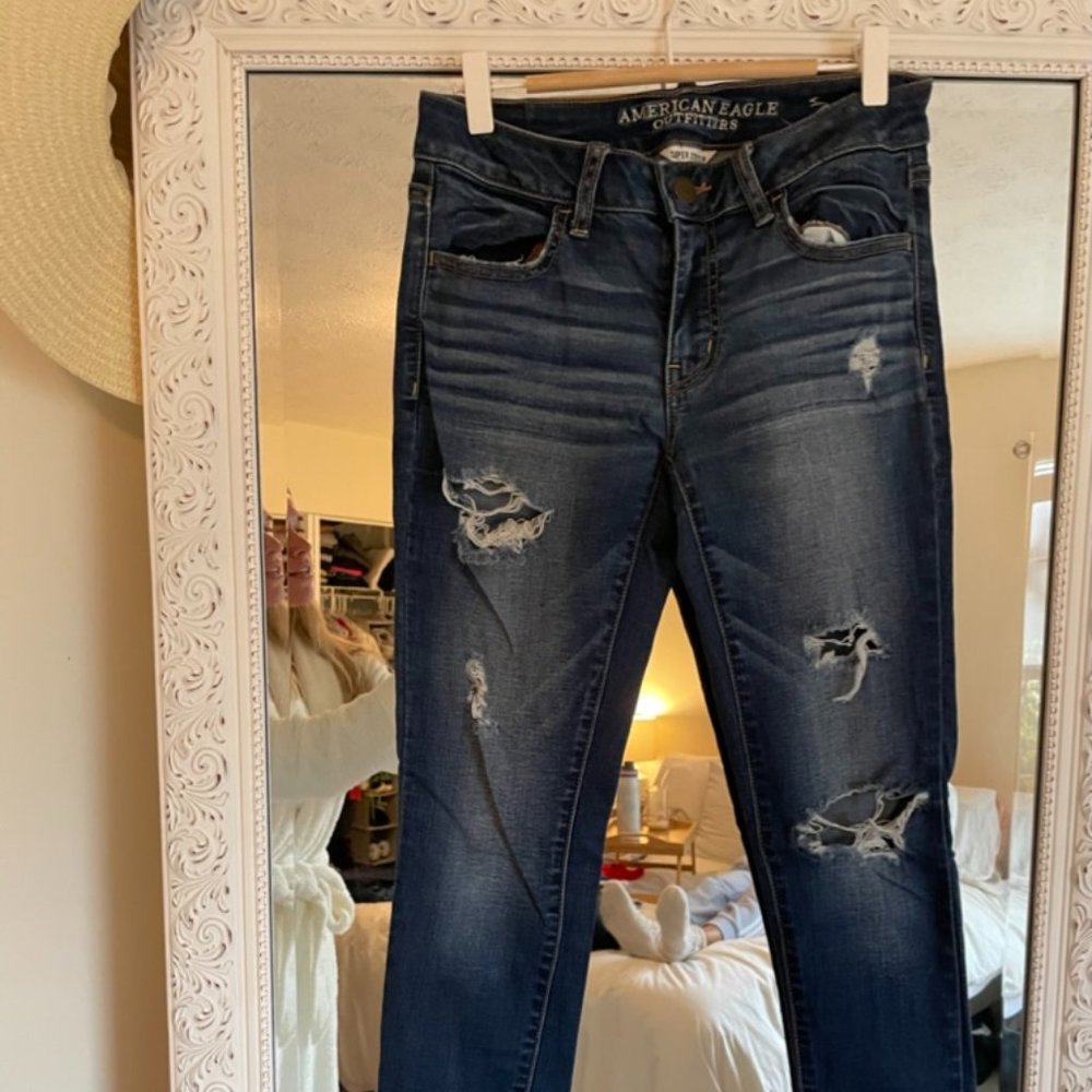 Women's American Eagle Super Stretch Ripped Jeans Size 6